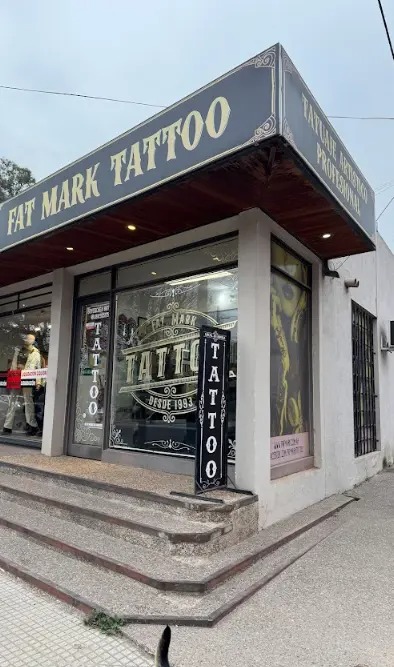 Interior del estudio Fat Mark Tattoo en Villa Allende