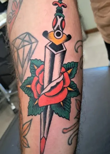 Detalle de tatuaje tradicional realizado en estudio